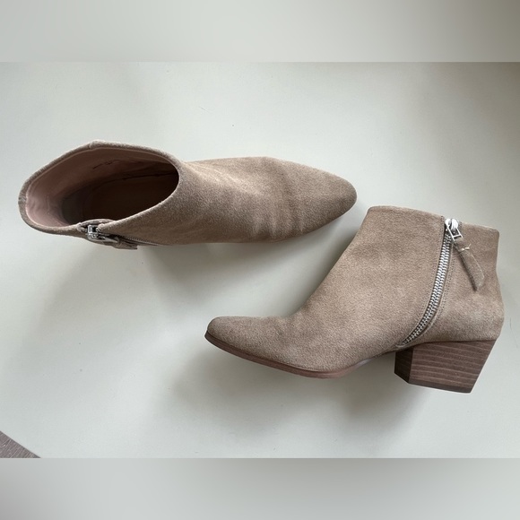 Banana Republic suede ankle boot - Picture 6 of 6